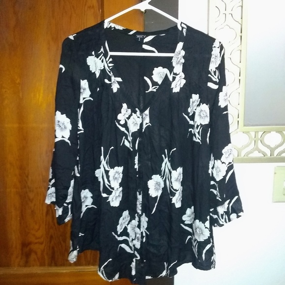 Volcom Tops - 💥Final Sale💥VOLCOM Very Floral Blouse